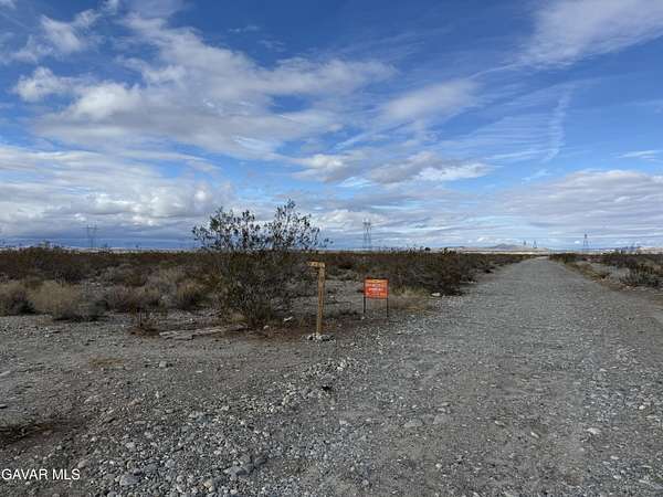 2.5 Acres of Land for Sale in Pearblossom, California