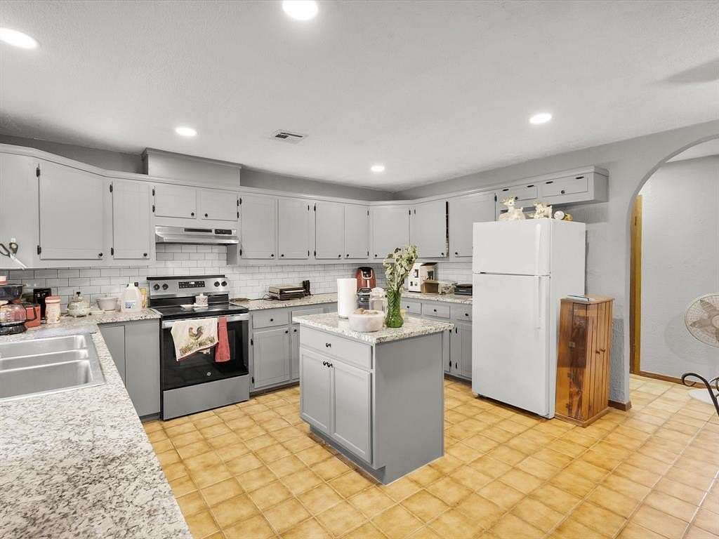 3.82 Acres of Residential Land with Home for Sale in Terrell, Texas