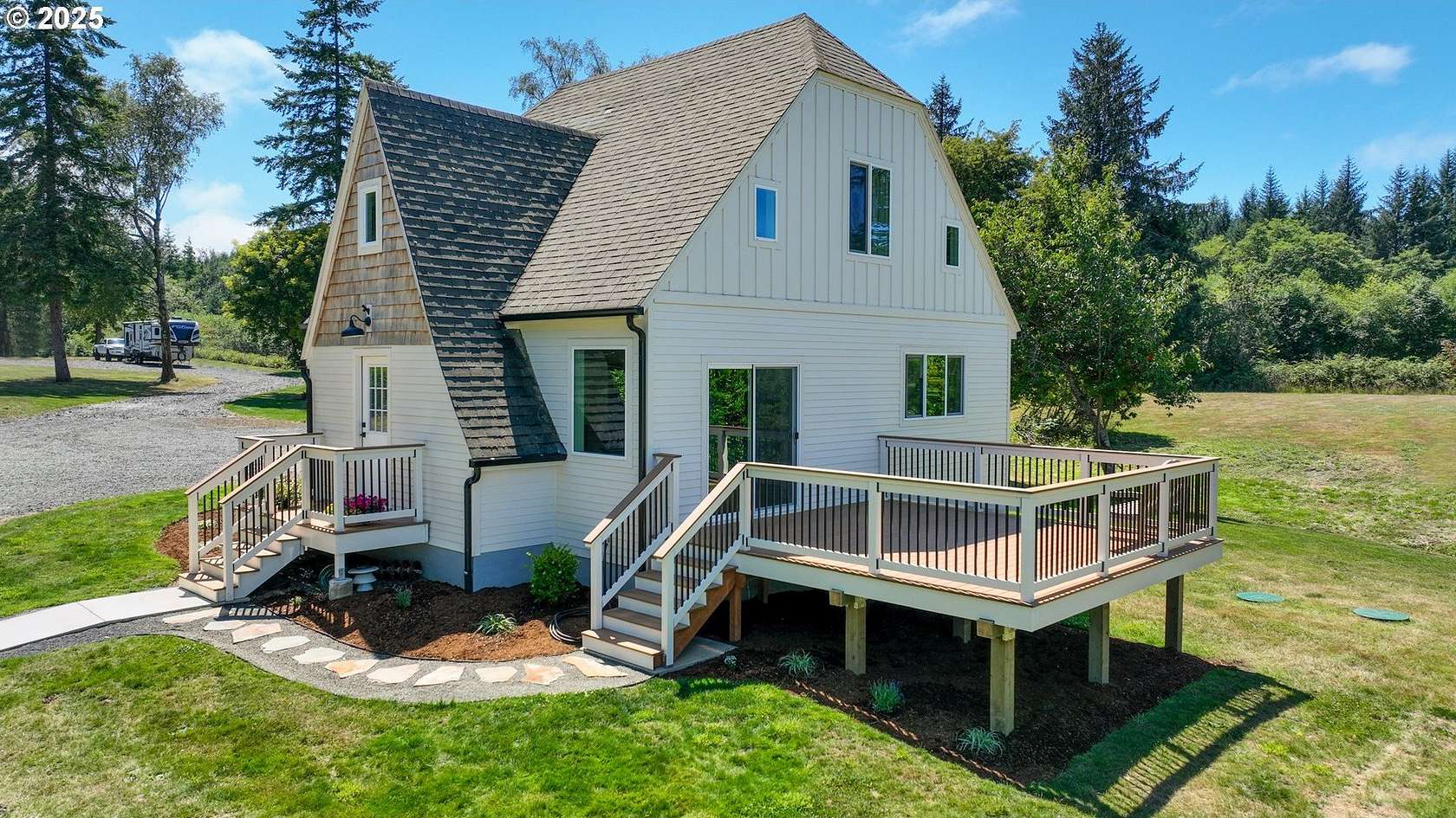 3.35 Acres of Residential Land with Home for Sale in Astoria, Oregon