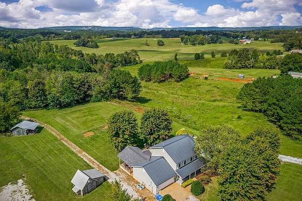 2 Acres of Residential Land with Home for Sale in Sparta, Tennessee