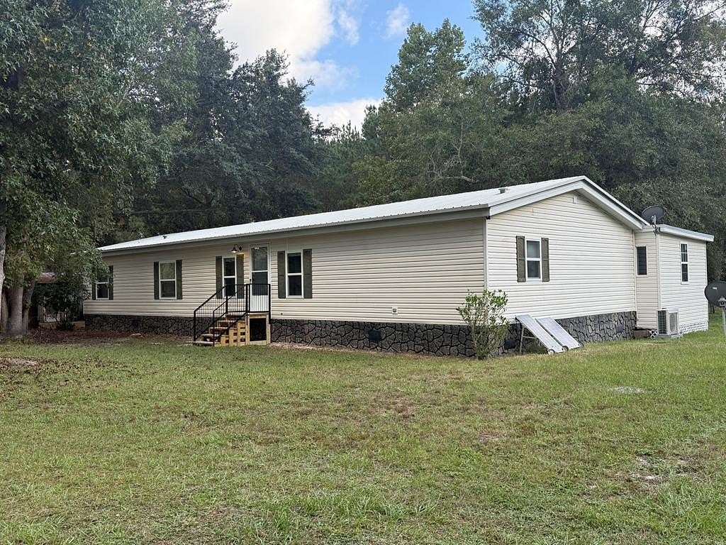 5 Acres of Improved Mixed-Use Land for Sale in Ray City, Georgia