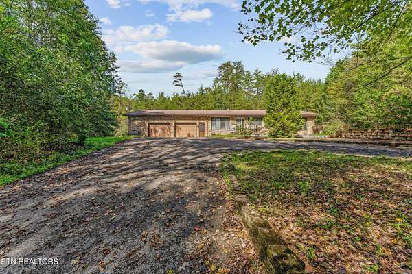 7 Acres of Residential Land with Home for Sale in Heiskell, Tennessee