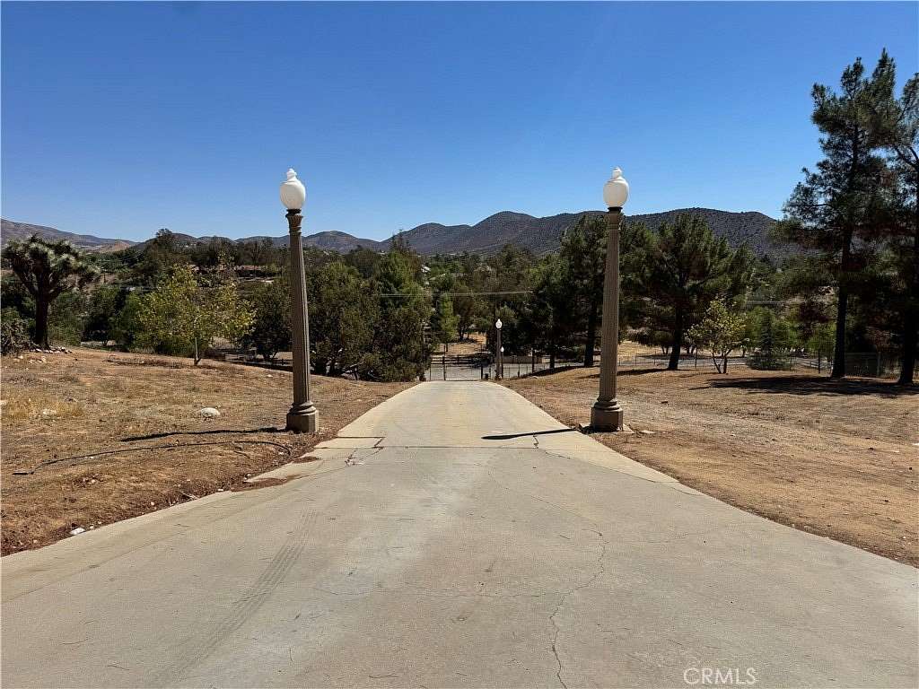 4.89 Acres of Residential Land with Home for Sale in Agua Dulce, California