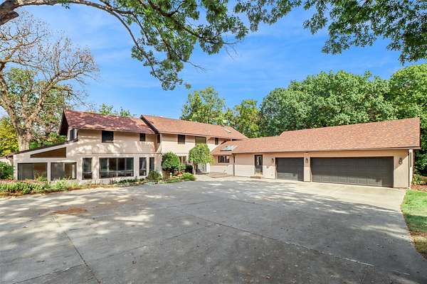 7.19 Acres of Residential Land with Home for Sale in Des Moines, Iowa