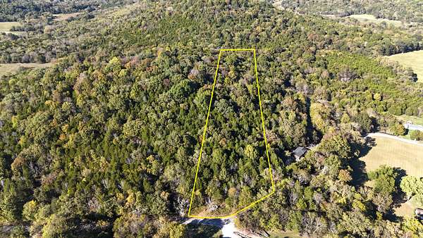 5 Acres of Residential Land for Sale in Hartsville, Tennessee