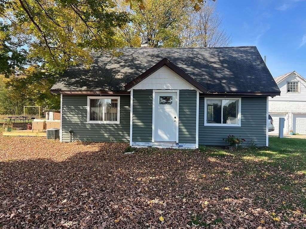 1.62 Acres of Residential Land with Home for Sale in Bowler, Wisconsin