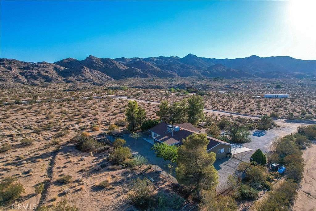 2.5 Acres of Residential Land with Home for Sale in Joshua Tree, California