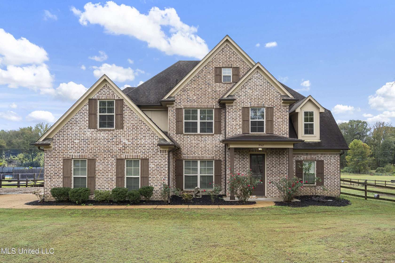 2.5 Acres of Residential Land with Home for Sale in Hernando, Mississippi