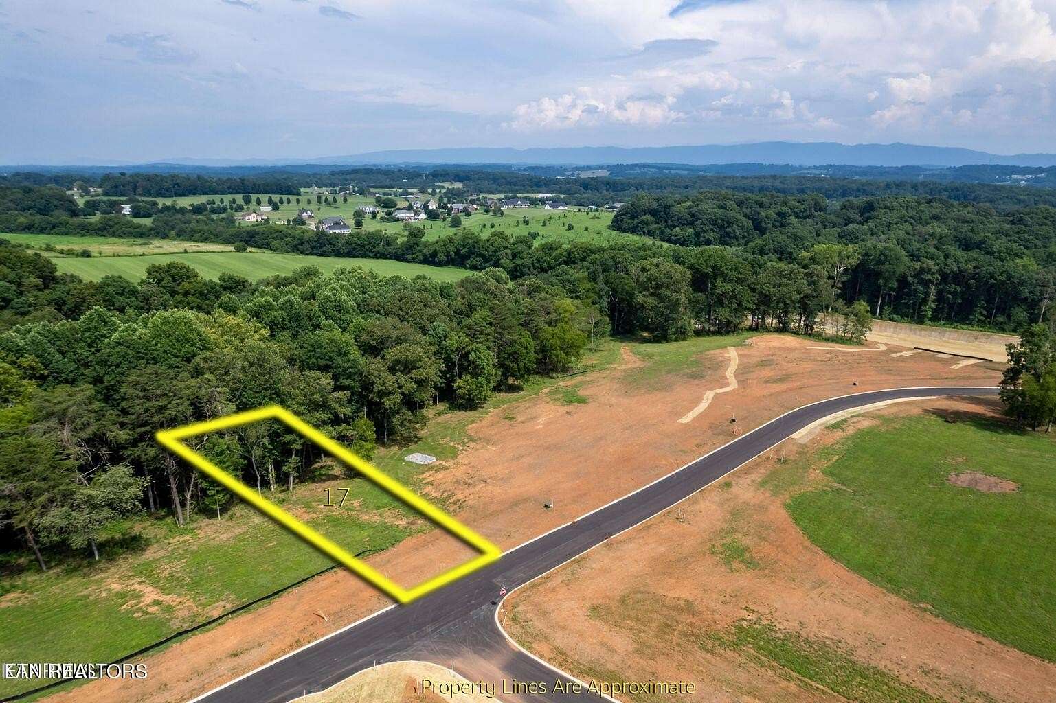 1 Acre of Residential Land for Sale in Greenback, Tennessee
