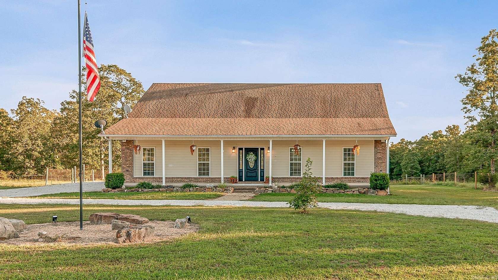 5.25 Acres of Residential Land with Home for Sale in Mountain View, Arkansas