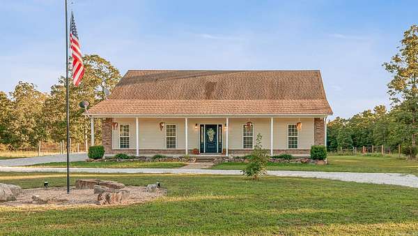 5.25 Acres of Residential Land with Home for Sale in Mountain View, Arkansas