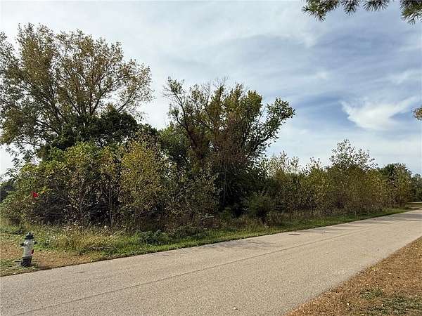 1 Acre of Residential Land for Sale in Albert Lea, Minnesota