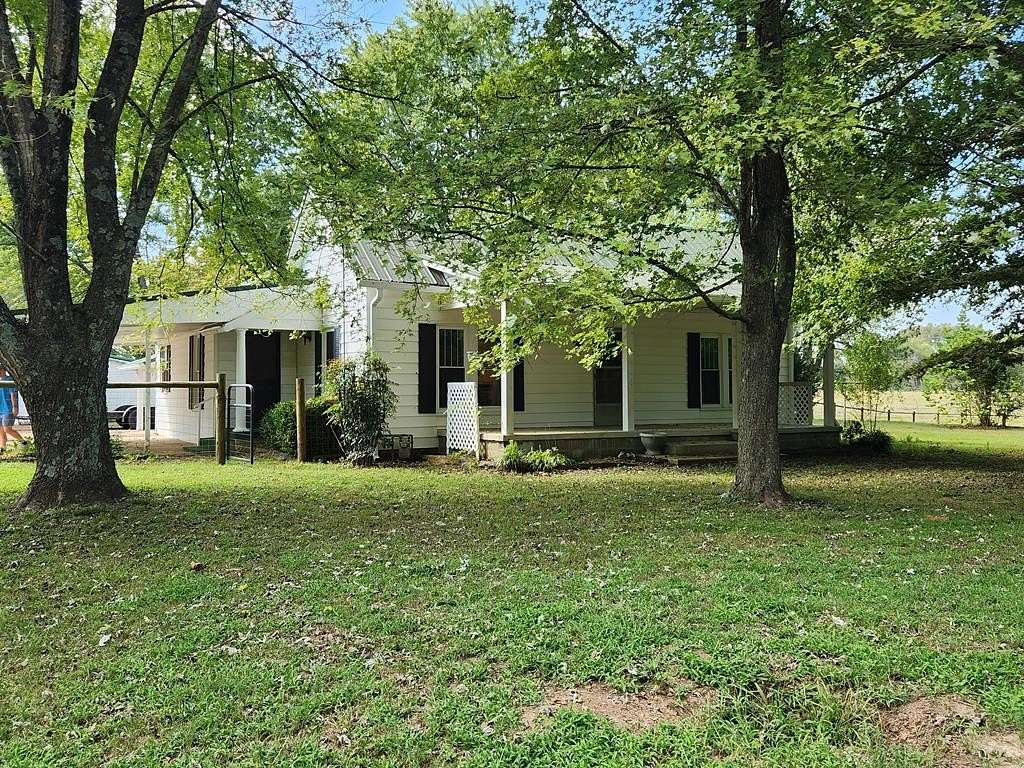 10 Acres of Land with Home for Sale in Paris, Tennessee