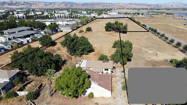 10 Acres of Improved Mixed-Use Land for Sale in Gilroy, California