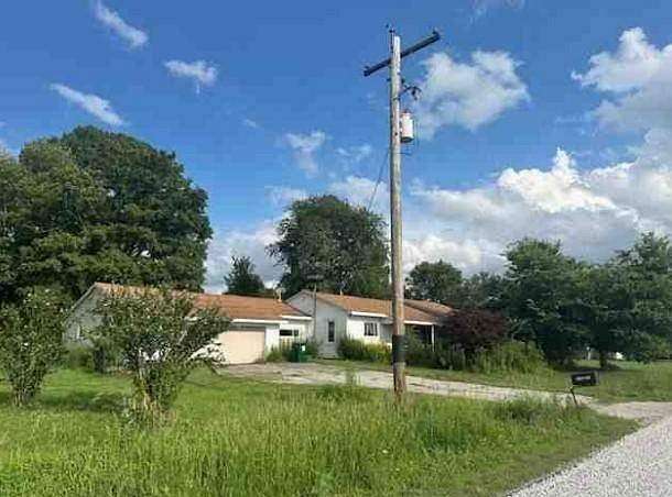 3.12 Acres of Residential Land with Home for Auction in Mount Carmel, Illinois