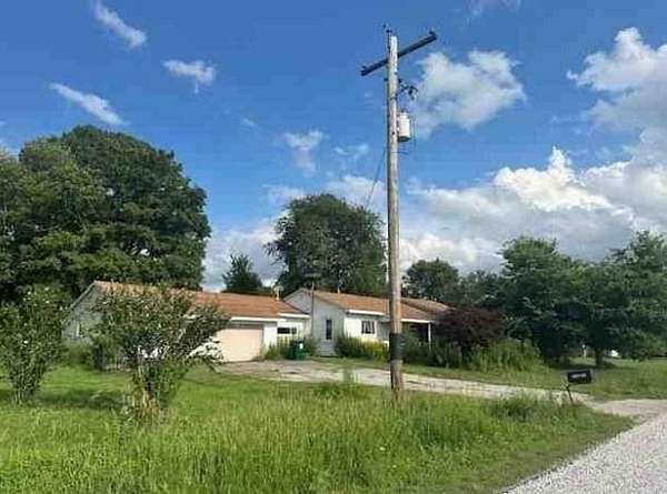 3.12 Acres of Residential Land with Home for Auction in Mount Carmel, Illinois
