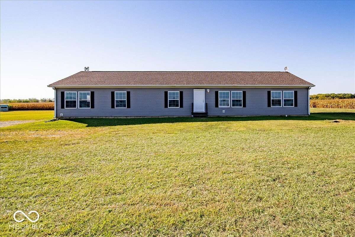 5 Acres of Residential Land with Home for Sale in Arcadia, Indiana