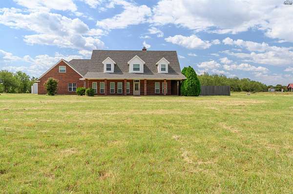 3.39 Acres of Residential Land with Home for Sale in Iowa Park, Texas