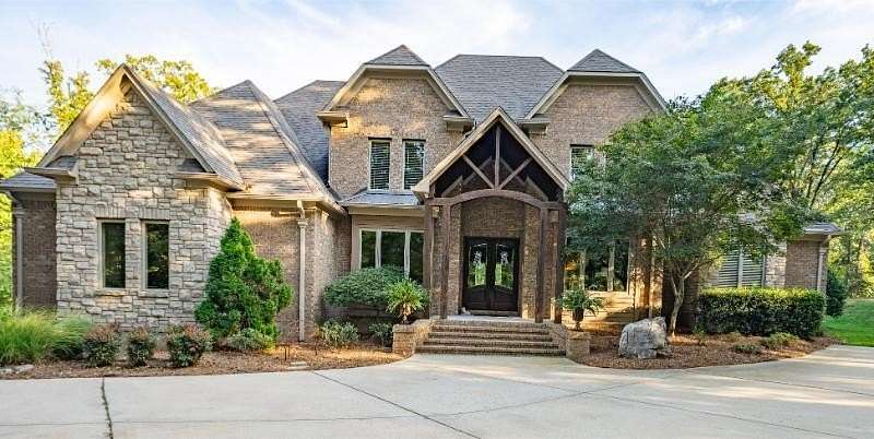 3 Acres of Residential Land with Home for Sale in Tupelo, Mississippi