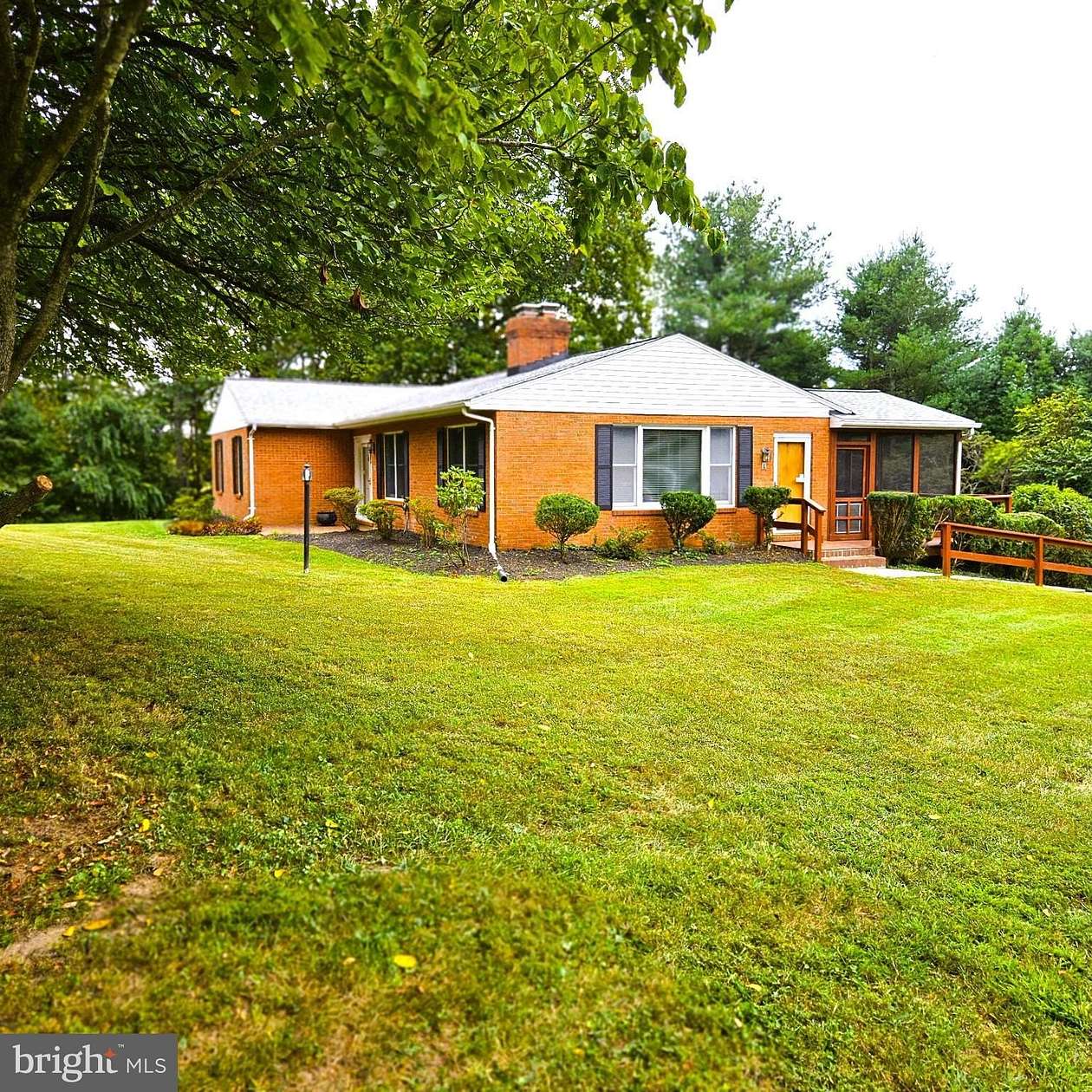 2 Acres of Residential Land with Home for Sale in Washington, Virginia