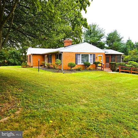 2 Acres of Residential Land with Home for Sale in Washington, Virginia