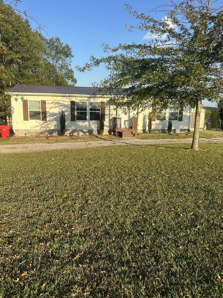 2 Acres of Residential Land with Home for Sale in Westmoreland, Tennessee