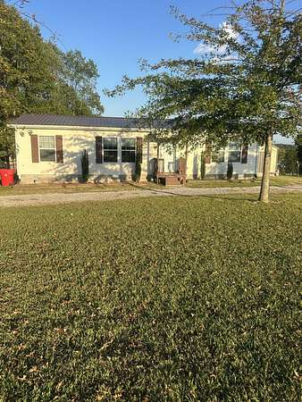 2 Acres of Residential Land with Home for Sale in Westmoreland, Tennessee