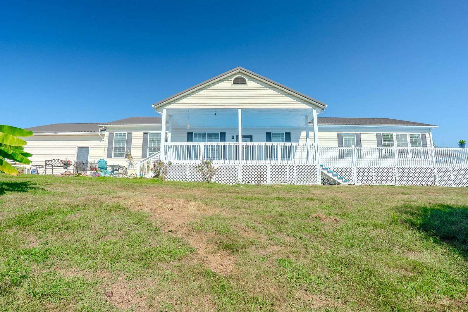 4.82 Acres of Residential Land with Home for Sale in Speedwell, Tennessee