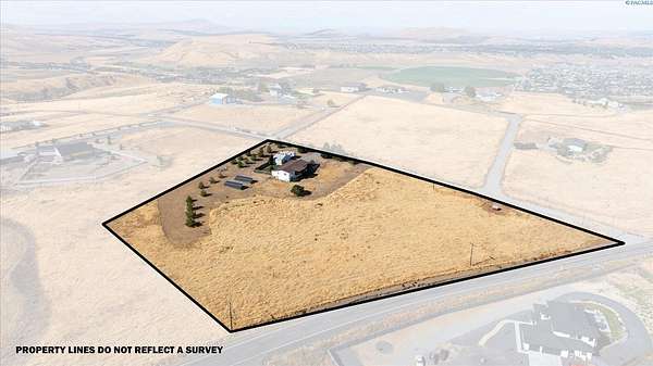5 Acres of Residential Land with Home for Sale in Kennewick, Washington