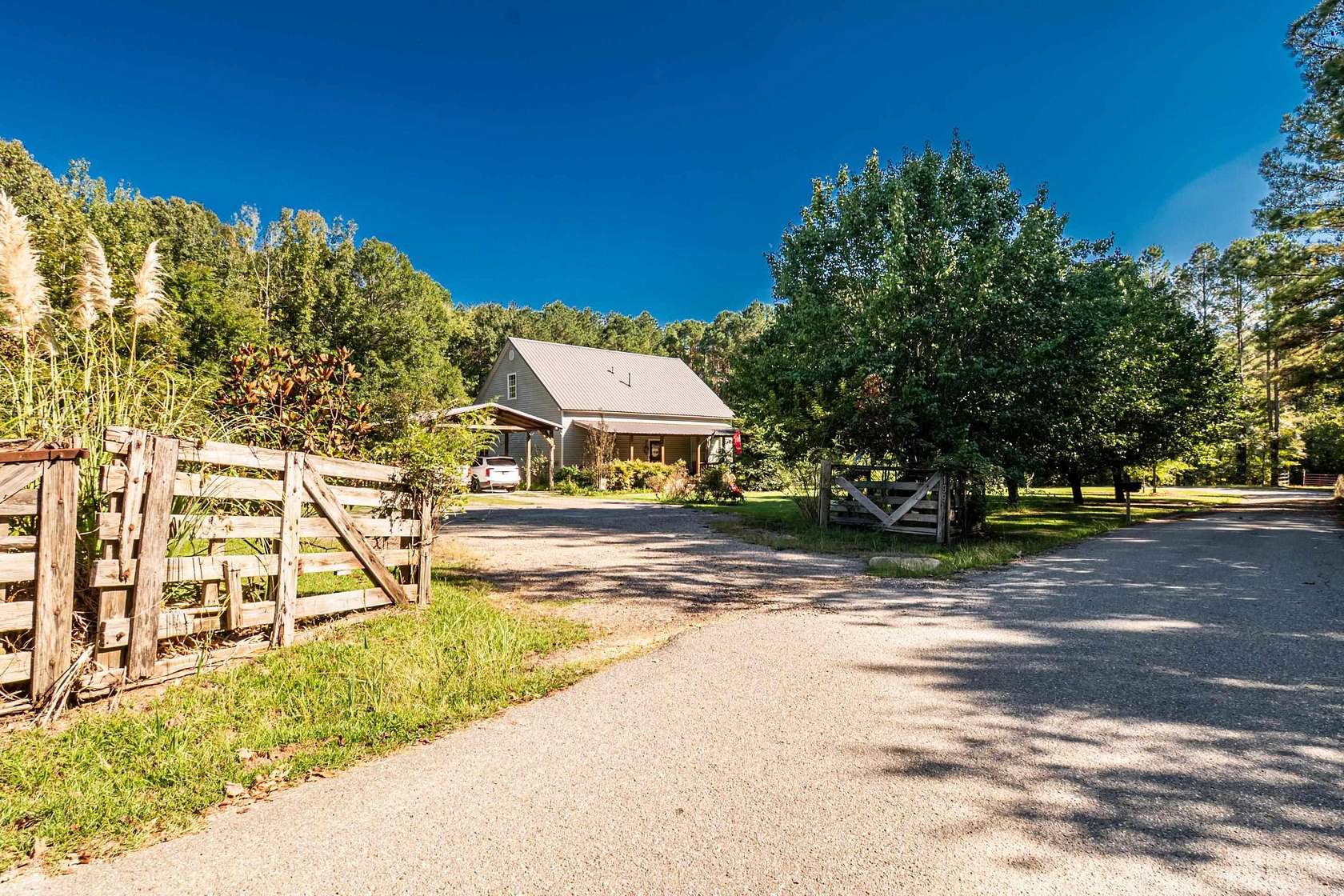 4 Acres of Residential Land with Home for Sale in Monticello, Arkansas