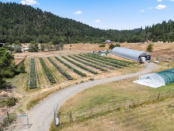 5 Acres of Mixed-Use Land for Sale in Grants Pass, Oregon