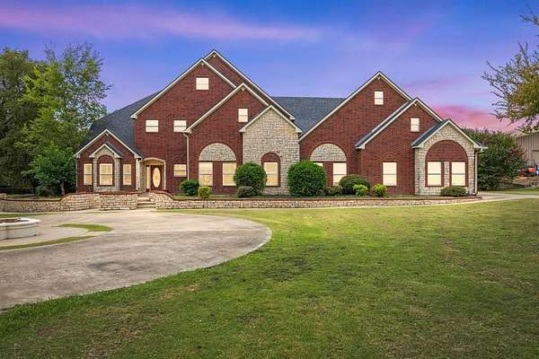 3 Acres of Residential Land with Home for Sale in Van Alstyne, Texas