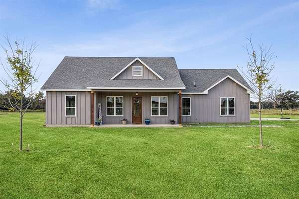 6.1 Acres of Residential Land with Home for Sale in Wills Point, Texas