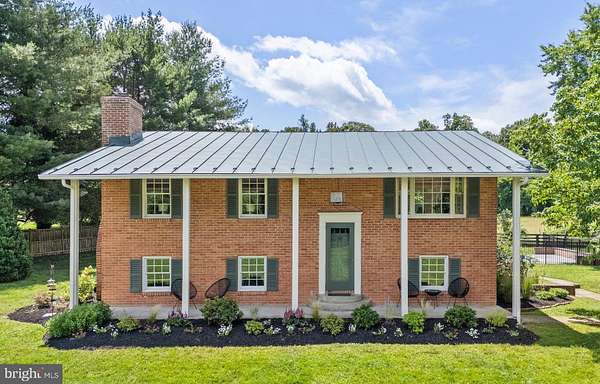 1.76 Acres of Residential Land with Home for Sale in Upperville, Virginia