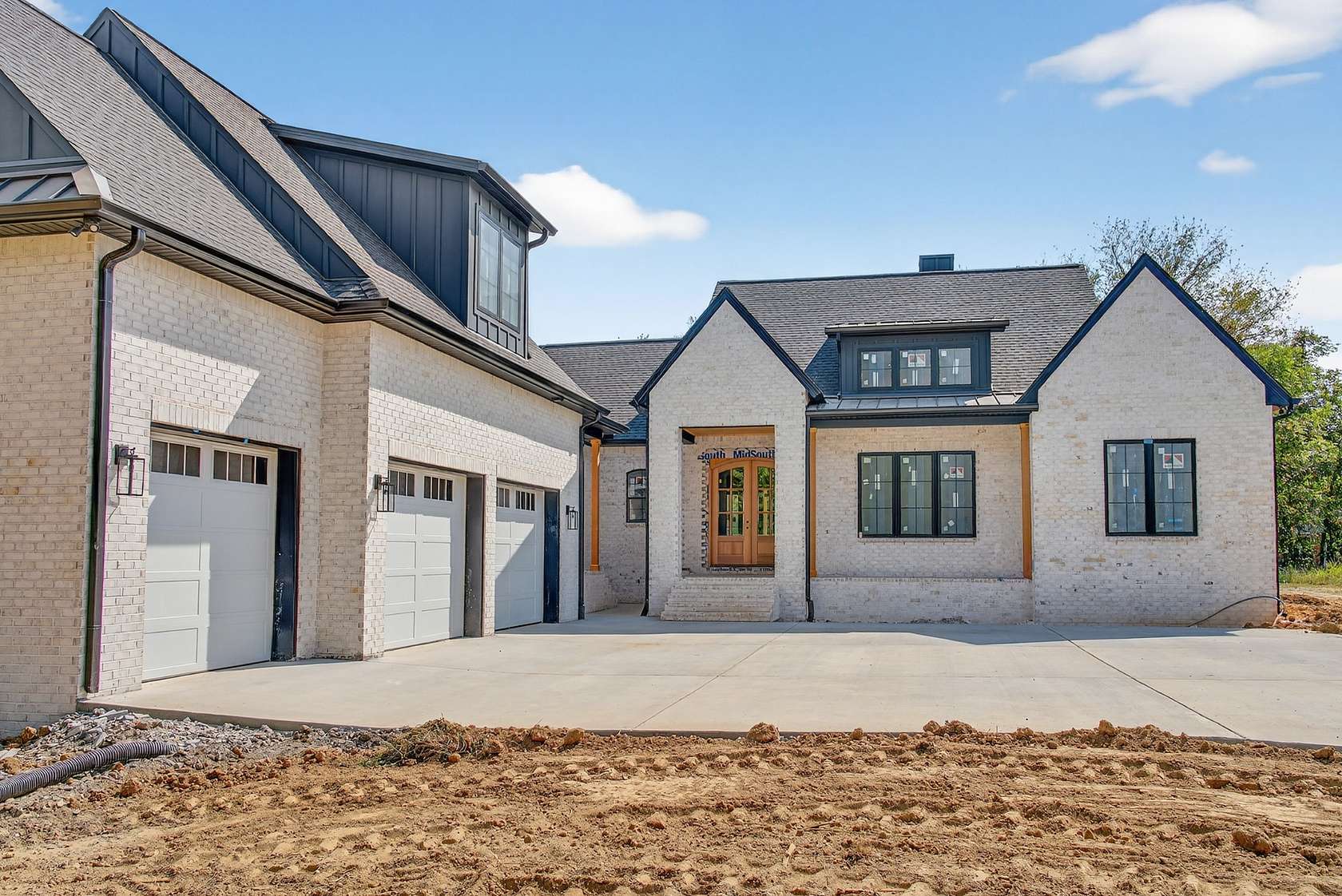 5 Acres of Residential Land with Home for Sale in Cottontown, Tennessee