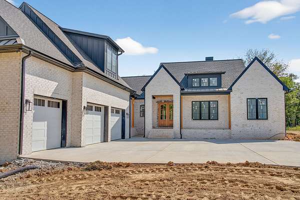 5 Acres of Residential Land with Home for Sale in Cottontown, Tennessee