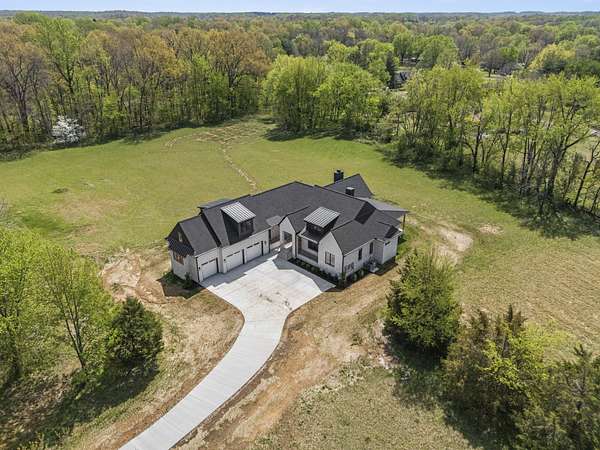 5 Acres of Land with Home for Sale in Cottontown, Tennessee