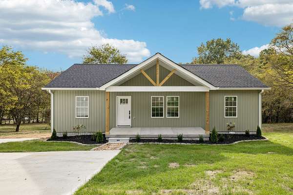 2.43 Acres of Residential Land with Home for Sale in Carthage, Tennessee