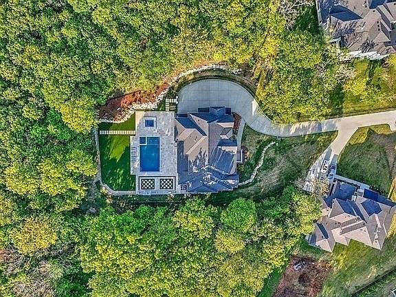 2.14 Acres of Residential Land with Home for Sale in Franklin, Tennessee