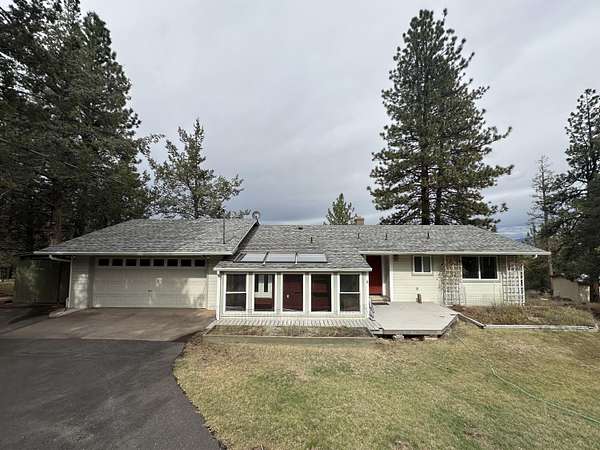 5.19 Acres of Land with Home for Sale in Klamath Falls, Oregon