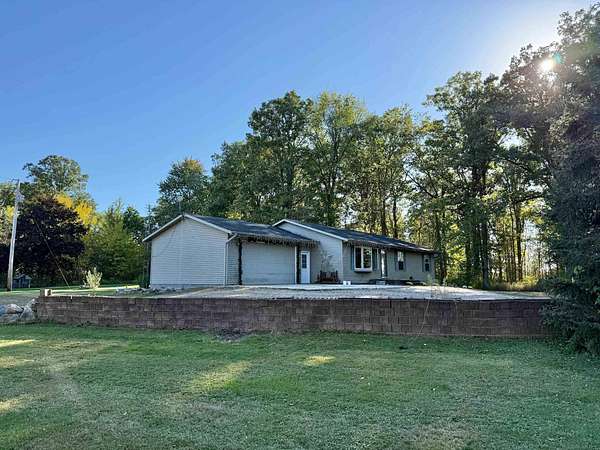 7.5 Acres of Residential Land with Home for Sale in Sandusky, Michigan