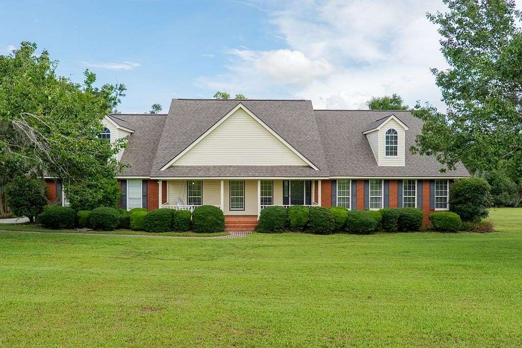 5 Acres of Residential Land with Home for Sale in Lake Park, Georgia