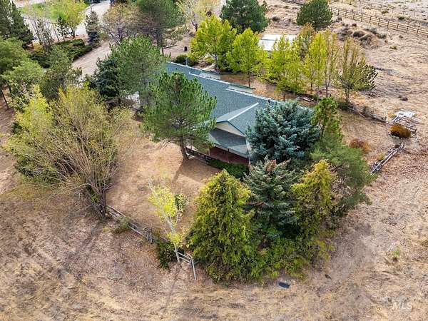 5 Acres of Residential Land with Home for Sale in Nampa, Idaho