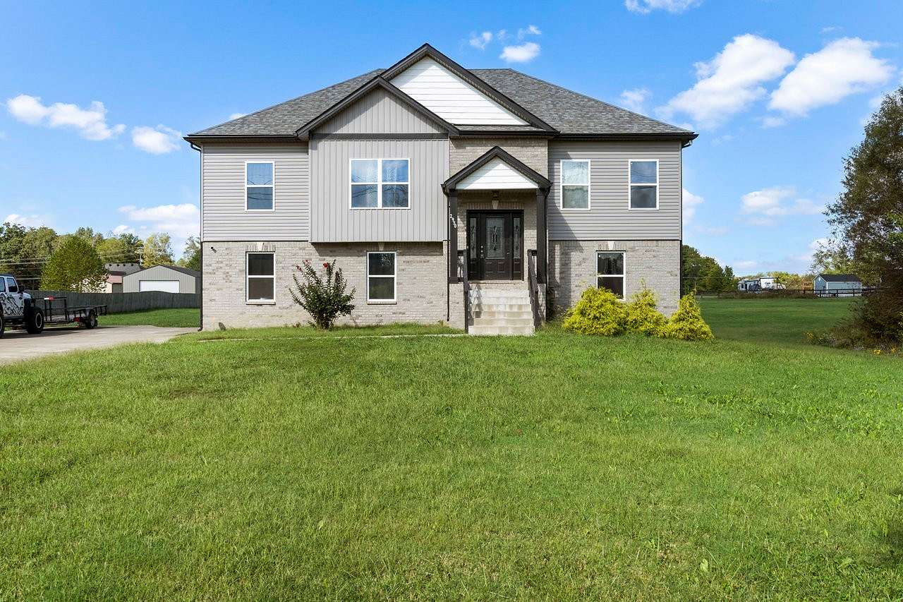 2.17 Acres of Residential Land with Home for Sale in Woodlawn, Tennessee