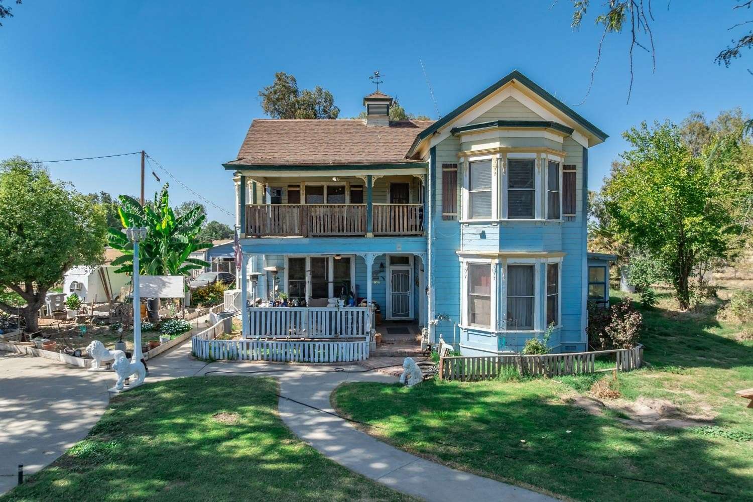 2.1 Acres of Residential Land with Home for Sale in Hanford, California