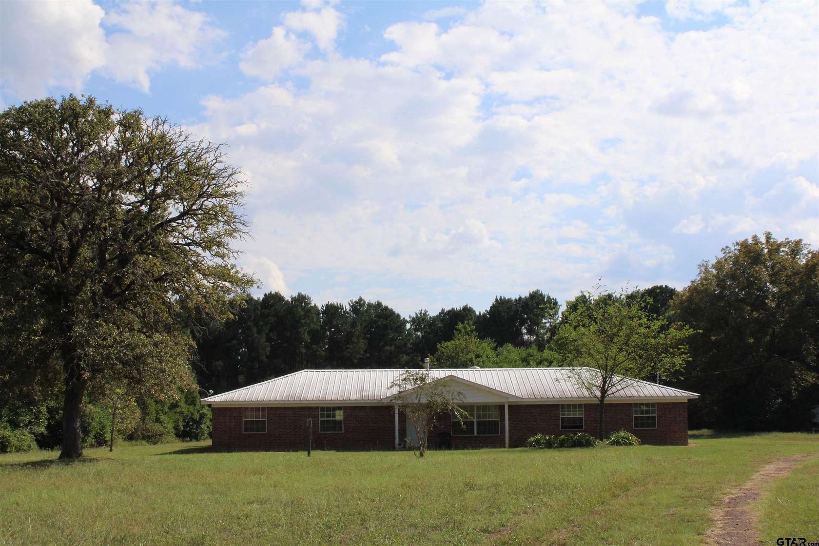 38 Acres of Land with Home for Sale in Jacksonville, Texas