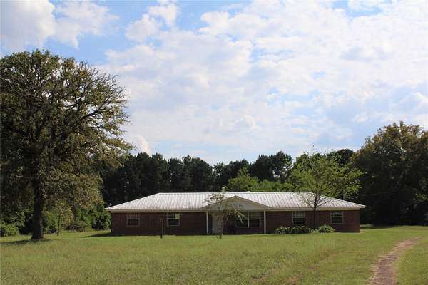 38 Acres of Land with Home for Sale in Jacksonville, Texas