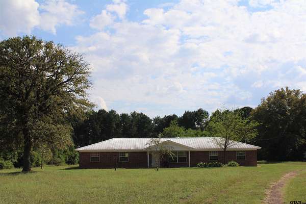 38 Acres of Land with Home for Sale in Jacksonville, Texas