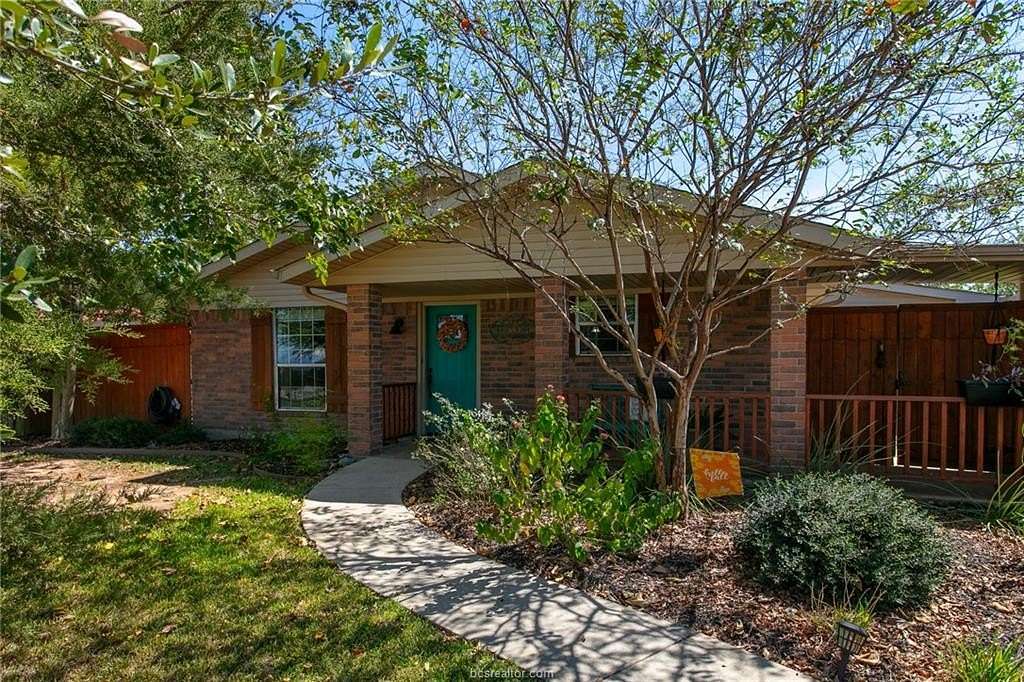 2.5 Acres of Residential Land with Home for Sale in Bryan, Texas