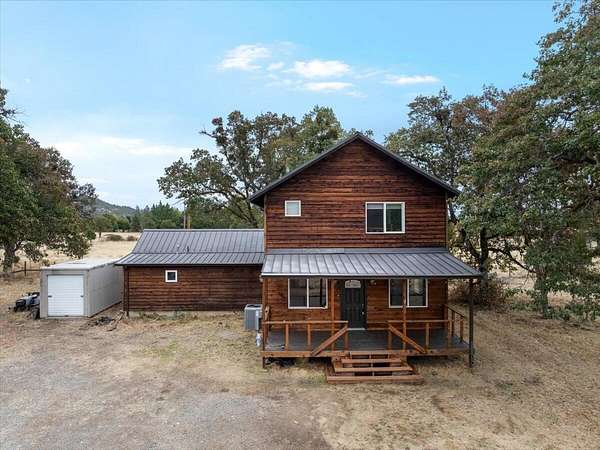 5 Acres of Residential Land with Home for Sale in White City, Oregon